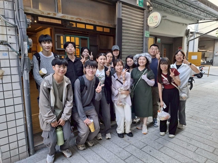 【113-2】創新學院「社會設計與方案規劃」師生走訪台南！體驗遊戲式文史教育魅力，感受廟宇、常民文化圖片